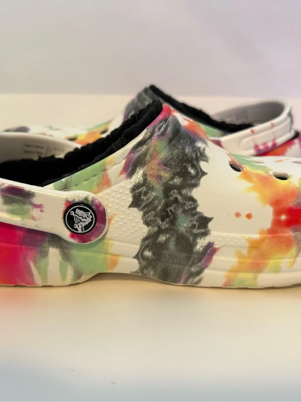 Crocs Multicolor Paint Splatter Lined Slip On Clogs Womens Sz 7 NWOT